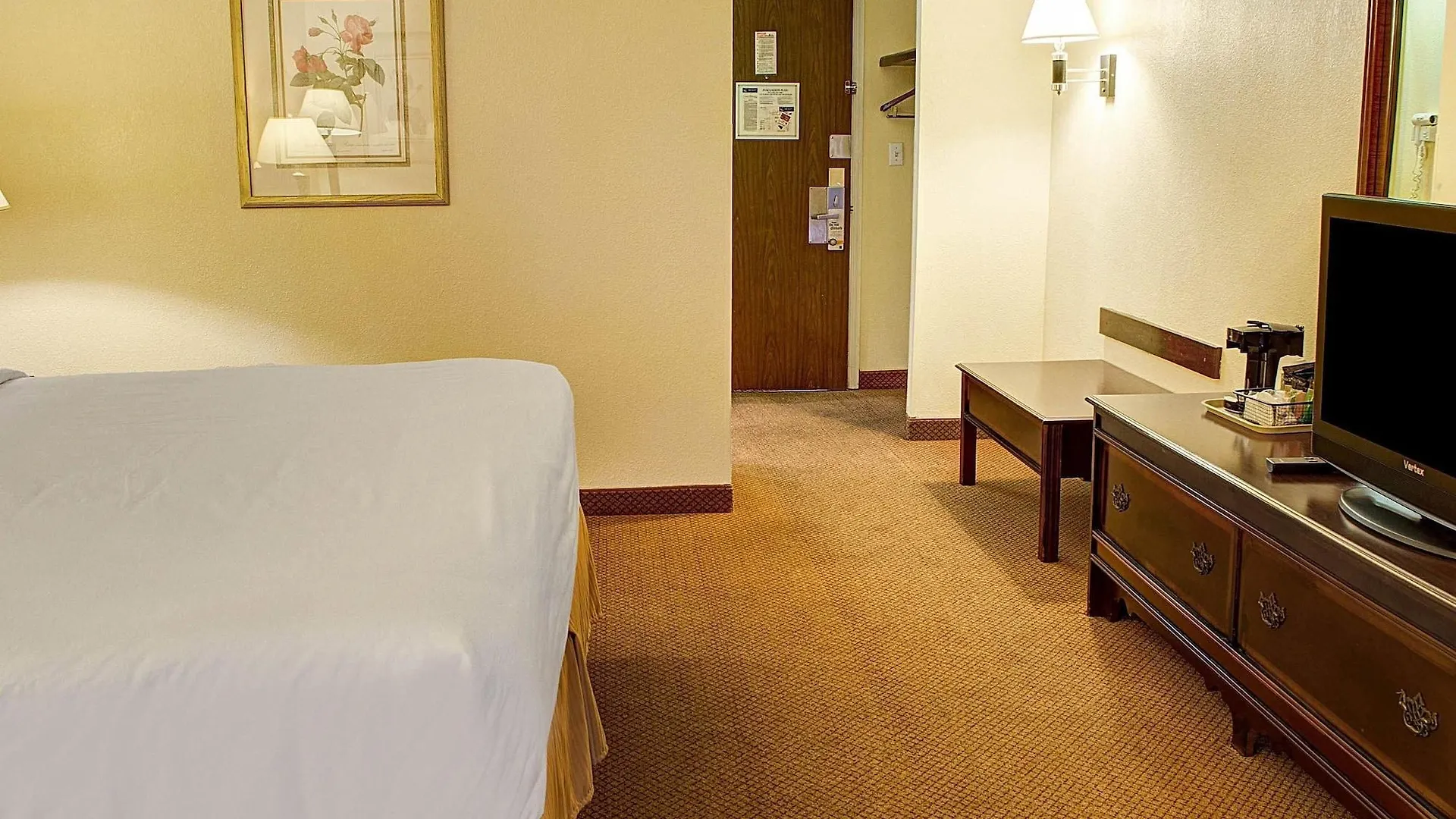 Quality Inn North Yellow Tavern 2*,